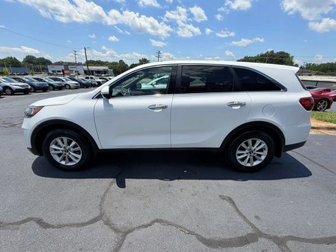 Used 2019 Kia Sorento FWD image 4