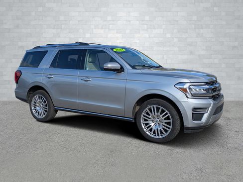 Used 2024 Ford Expedition Limited image 1