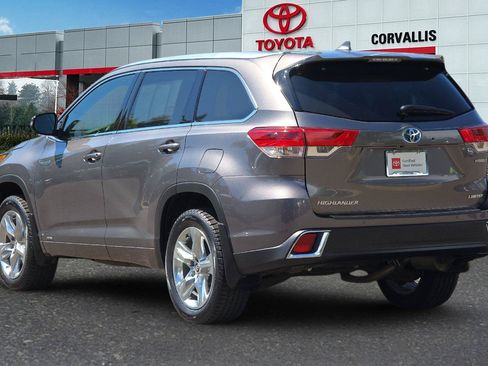 Certified 2019 Toyota Highlander AWD Hybrid image 6
