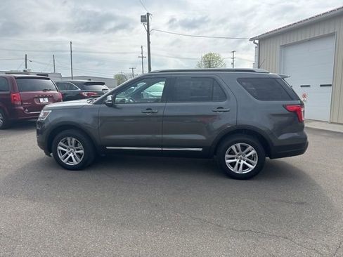 Used 2019 Ford Explorer XLT w/ Equipment Group 202A AWD/4WD image 6