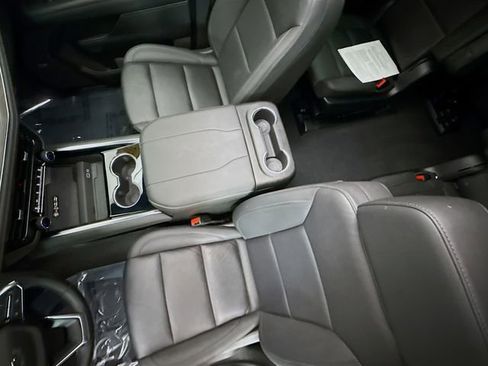 Used 2025 Chevrolet Tahoe Z71 w/ Comfort Package AWD/4WD image 26