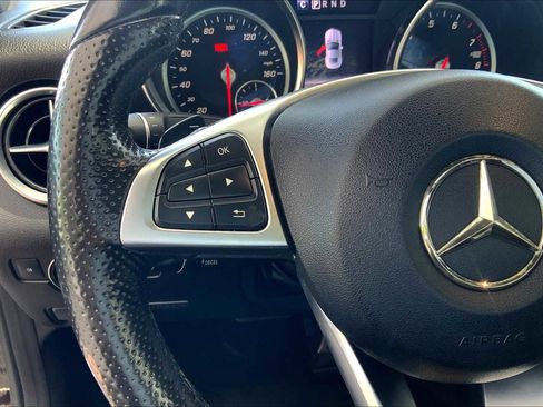 Used 2019 Mercedes-Benz SLC 300 image 21