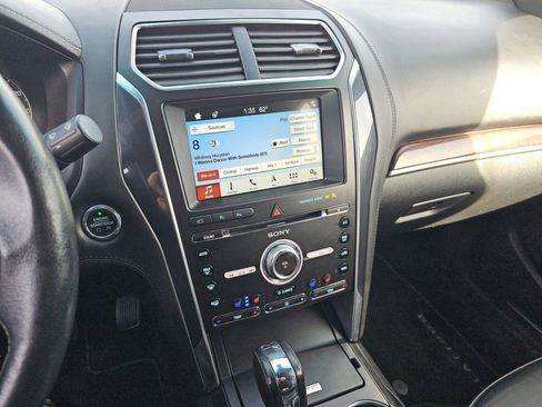 Certified 2018 Ford Explorer Platinum image 33