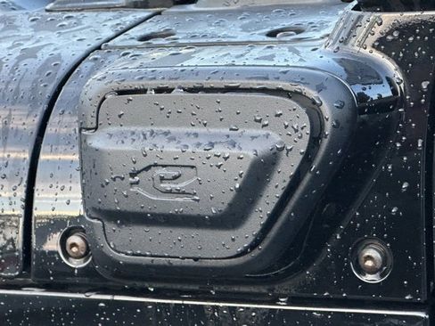 Used 2021 Jeep Wrangler Unlimited Sahara w/ Cold Weather Group image 14