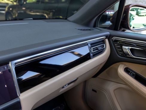 Certified 2026 Porsche Macan AWD/4WD image 38