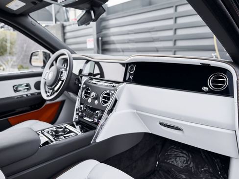 Used 2026 Rolls-Royce Cullinan AWD/4WD image 48