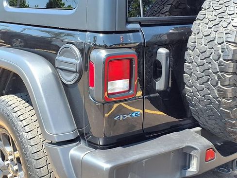 Used 2024 Jeep Wrangler Unlimited AWD/4WD image 21
