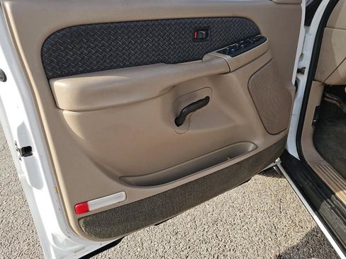 Used 2003 Chevrolet Avalanche 4x4 image 9