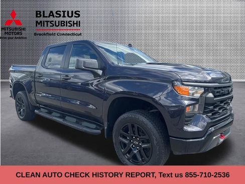 Used 2024 Chevrolet Silverado 1500 Custom Trail Boss w/ LPO, Dark Essentials Package image 3