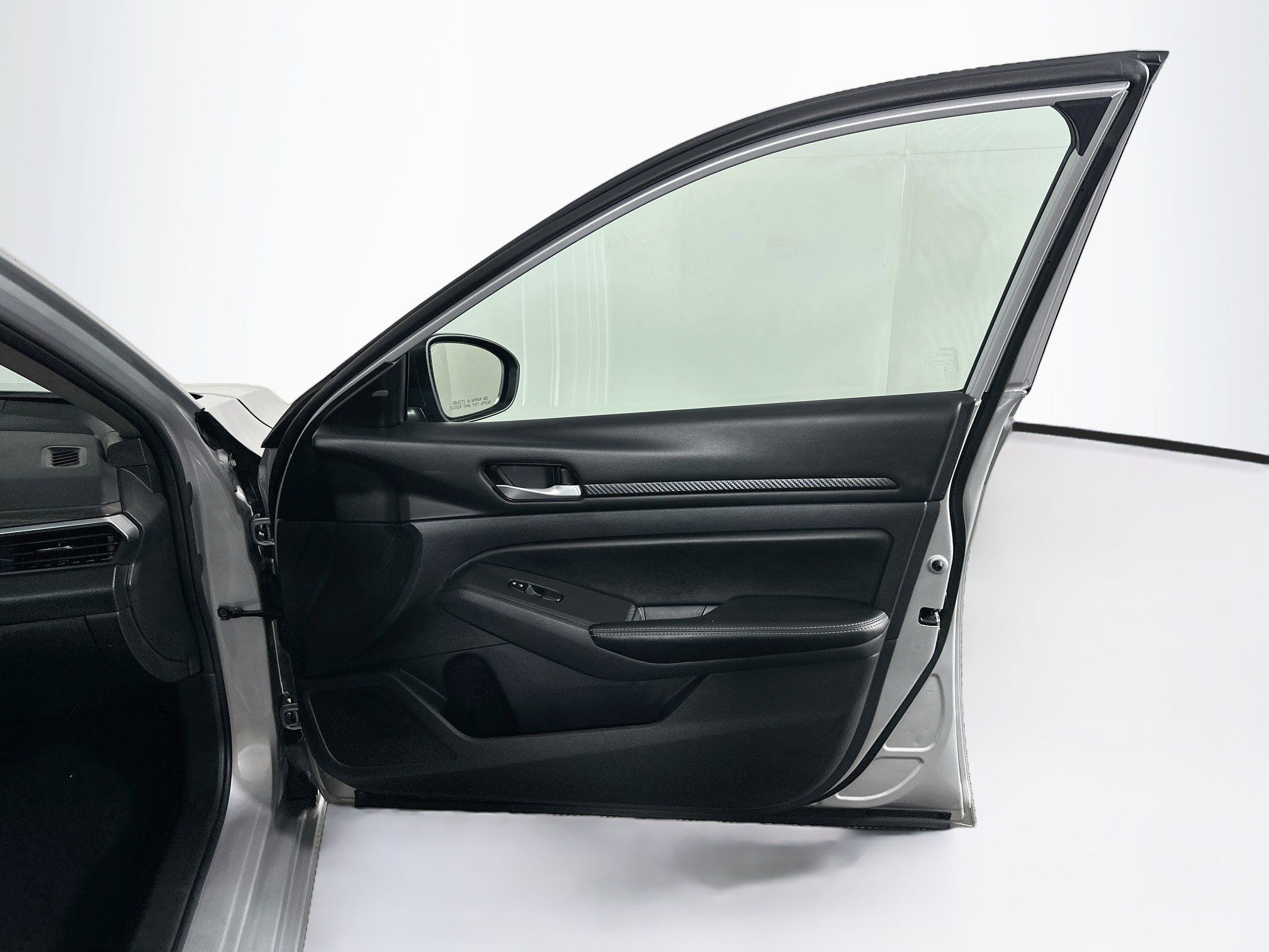 Used 2025 Nissan Altima 2.5 SV FWD image 30