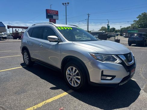 Used 2018 Nissan Rogue SV w/ Premium Package AWD/4WD image 3