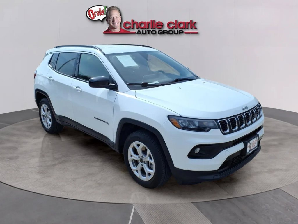 Used 2025 Jeep Compass Latitude AWD/4WD image 7