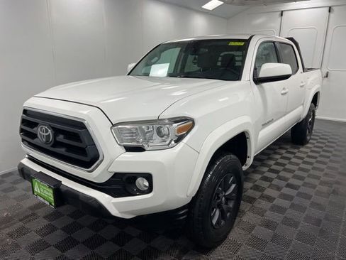 Used 2023 Toyota Tacoma SR5 AWD/4WD image 3
