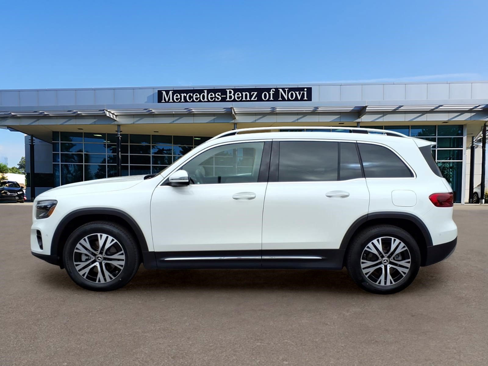 Certified 2025 Mercedes-Benz GLB 250 4MATIC image 2