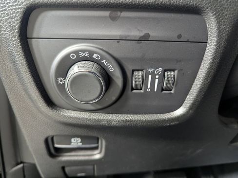 Used 2023 Jeep Grand Cherokee Altitude AWD/4WD image 15