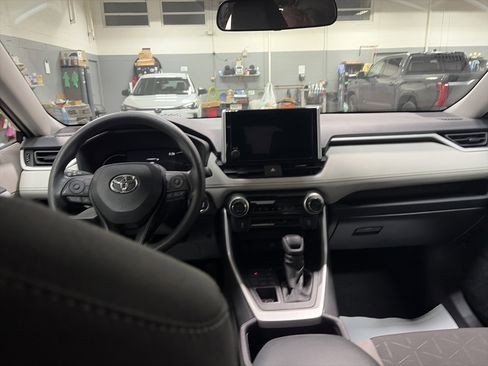 Used 2025 Toyota RAV4 XLE image 25