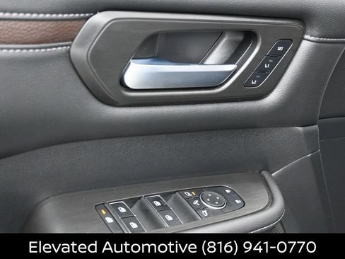 Certified 2025 Nissan Armada SL w/ Captain's Chari Seat Package AWD/4WD image 15