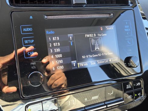 Used 2018 Toyota Prius Four image 21