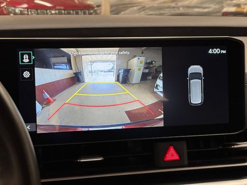 Used 2026 Kia Carnival FWD image 25