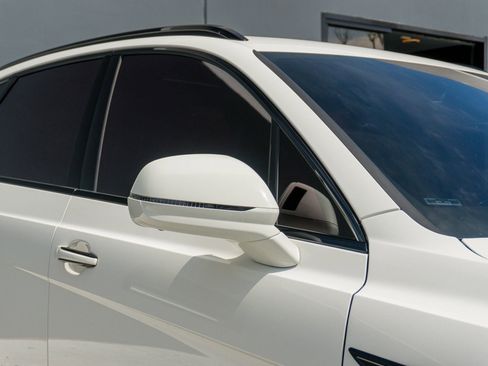 Used 2023 Bentley Bentayga image 30