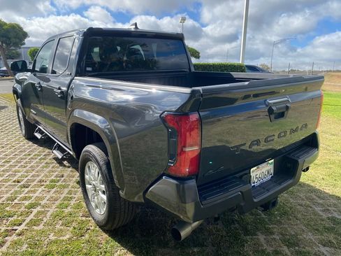 Used 2025 Toyota Tacoma SR5 AWD/4WD image 23