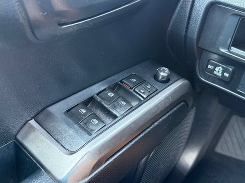 Used 2017 Toyota Tacoma SR5 AWD/4WD image 19