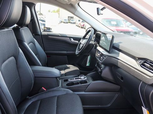 New 2025 Ford Escape SE image 16