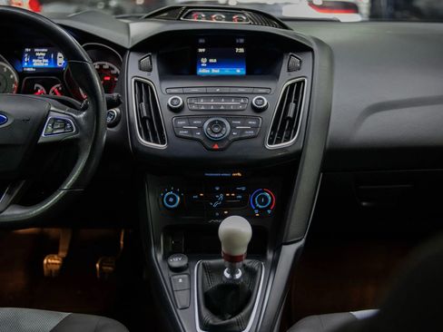 Used 2018 Ford Focus ST image 32