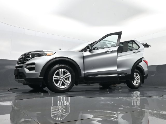 Used 2020 Ford Explorer XLT w/ Equipment Group 202A AWD/4WD image 33