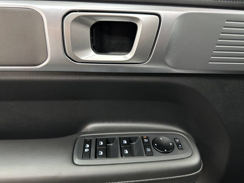 Used 2025 Hyundai Santa Fe SEL FWD image 17