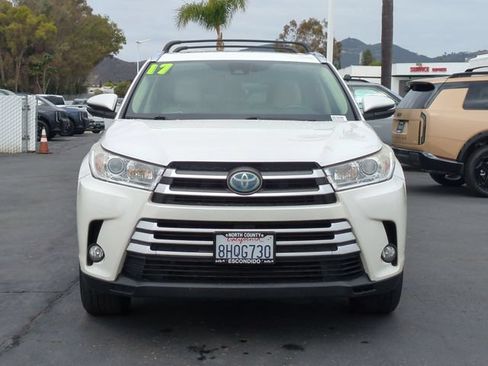 Used 2017 Toyota Highlander XLE w/ Carpet Mat Package AWD/4WD image 8