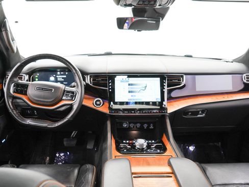 Used 2022 Jeep Grand Wagoneer Series III w/ Rear-Seat Entertainment Group AWD/4WD image 19
