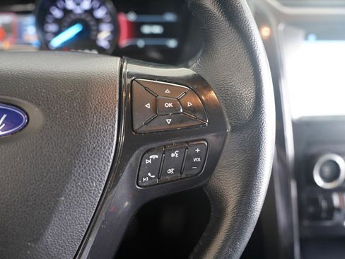 Used 2019 Ford Explorer XLT w/ Equipment Group 201A AWD/4WD image 16