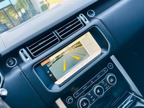 Used 2017 Land Rover Range Rover HSE image 18