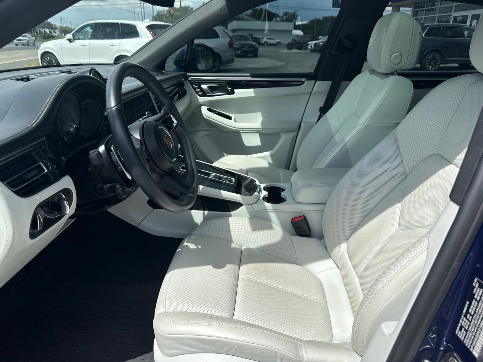Used 2023 Porsche Macan AWD/4WD image 10