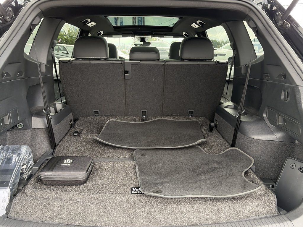 Used 2023 Volkswagen Tiguan SE R-Line FWD image 29