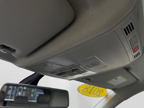 Used 2018 Volkswagen Tiguan SE w/ Panoramic Sunroof Package image 27