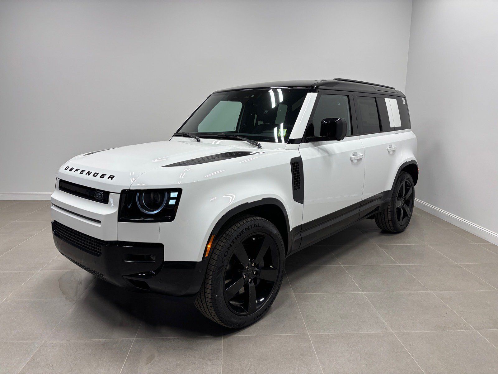 New 2026 Land Rover Defender 110 X-Dynamic SE AWD/4WD image 1