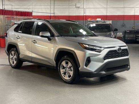 Used 2025 Toyota RAV4 XLE image 2