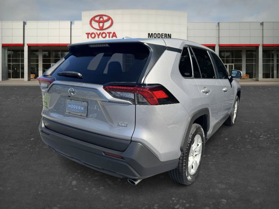 Certified 2021 Toyota RAV4 XLE w/ Convenience Package FWD image 5