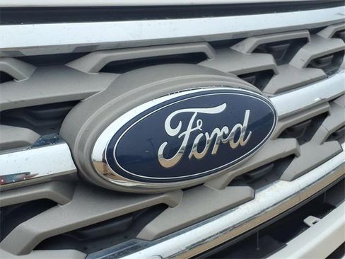 Used 2018 Ford Explorer XLT w/ Equipment Group 202A image 28