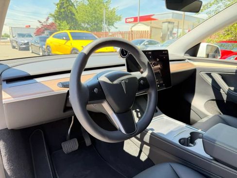 Used 2023 Tesla Model Y Long Range AWD/4WD image 13