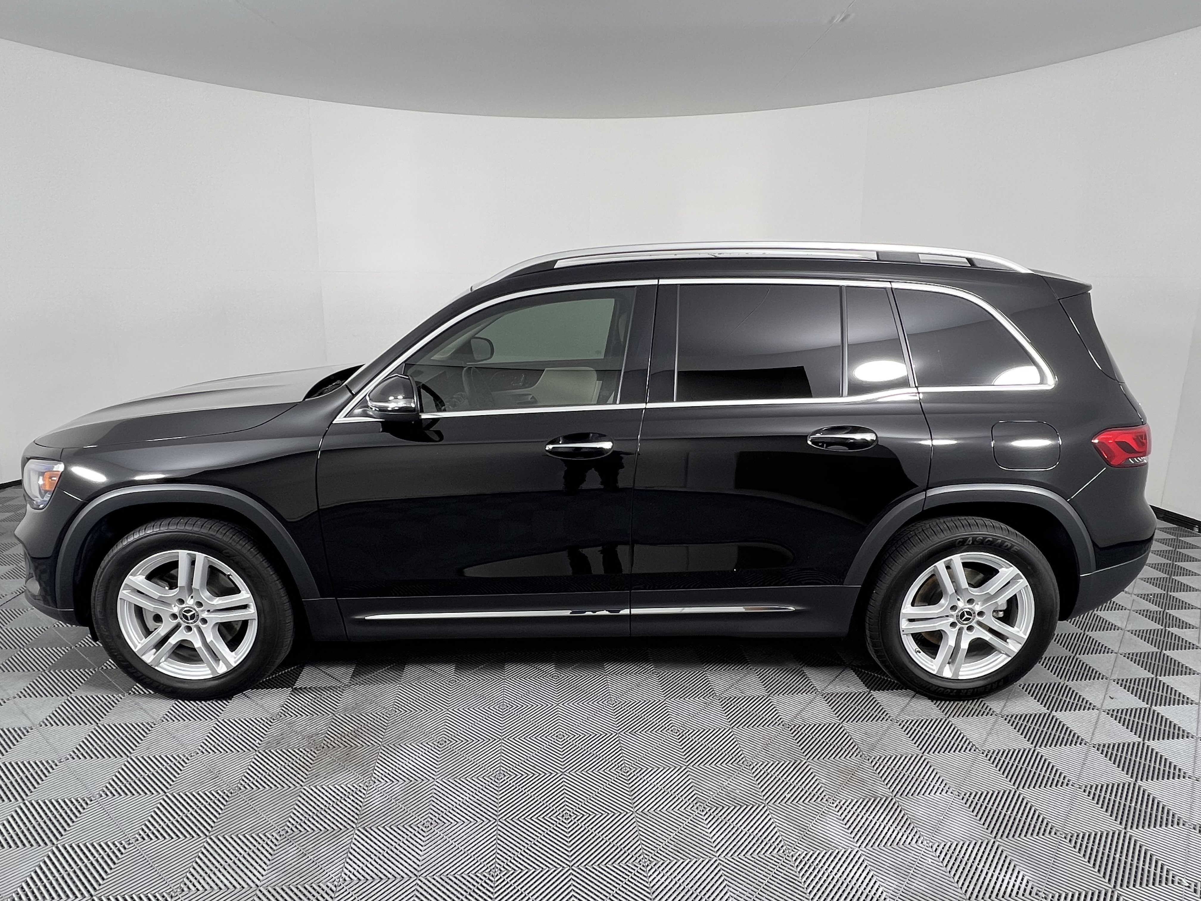 Certified 2023 Mercedes-Benz GLB 250 4MATIC image 9
