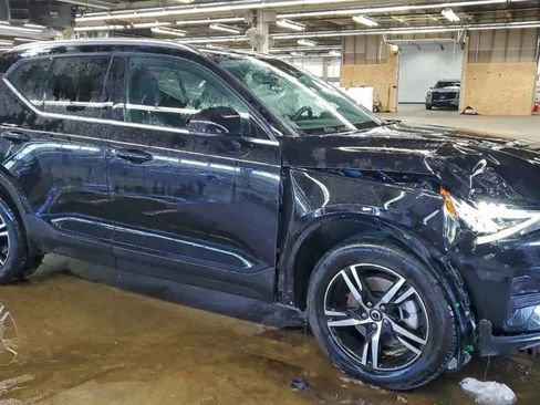 Used 2025 Volvo XC40 B5 Core image 62