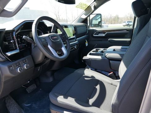 New 2026 GMC Sierra 2500 SLE w/ SLE Value Package; AWD/4WD image 8