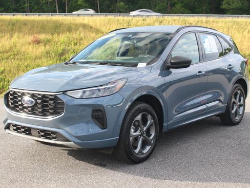 Used 2024 Ford Escape ST-Line w/ Tech Pack #1 AWD/4WD image 3