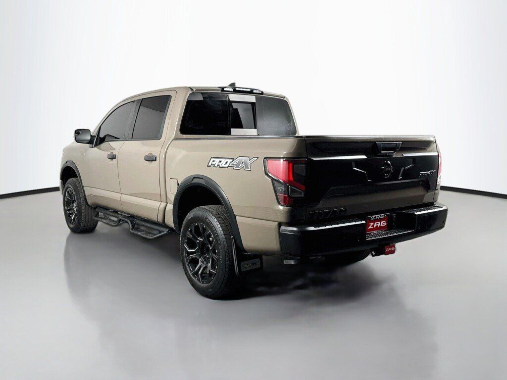 Used 2022 Nissan Titan PRO-4X w/ Pro-4x Convenience Package AWD/4WD image 3