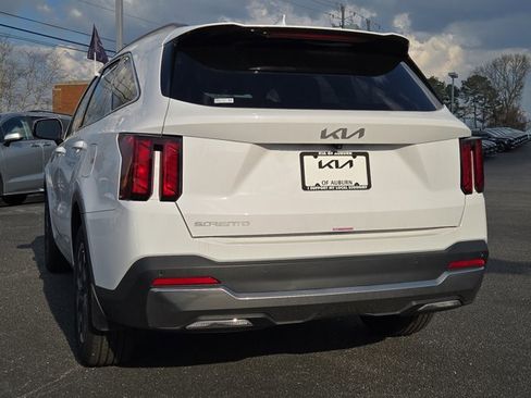 Used 2025 Kia Sorento S w/ Panoramic Sunroof Package image 9