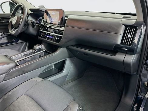 Used 2024 Nissan Pathfinder SV image 30