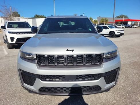 New 2026 Jeep Grand Cherokee Altitude image 18